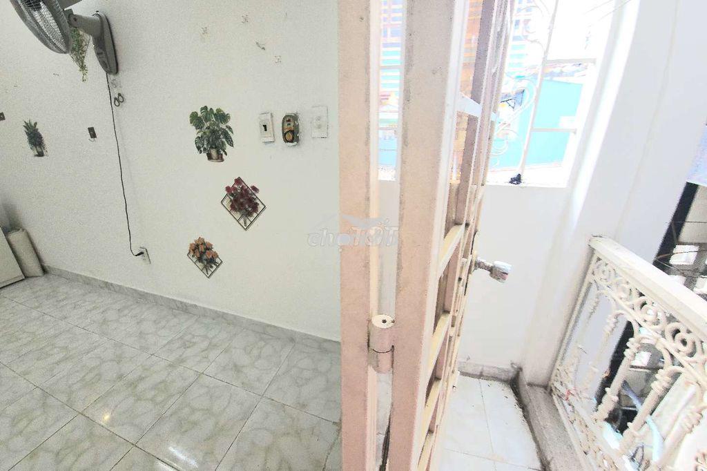 Để xe rộng toilet riêng ban công cửa sổ máy lạnh inverter 3tr9 - 4