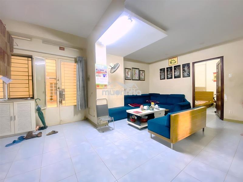 Căn hộ 3pn lầu 1 có ban công riêng phòng khách lớn (còn tl)