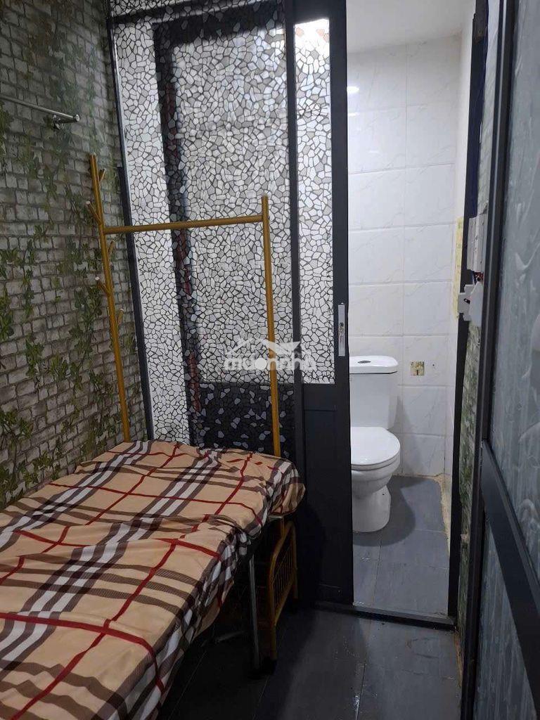 Phòng full nội thất máy lạnh, wc ruêng
