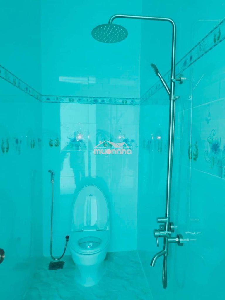 Cho thuê nguyên tầng 2 rộng 70m2, sân thượng, nước nóng lạnh - 2