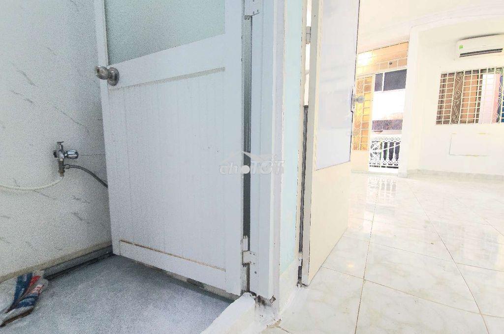 Để xe rộng toilet riêng ban công cửa sổ máy lạnh inverter 3tr9 - 3