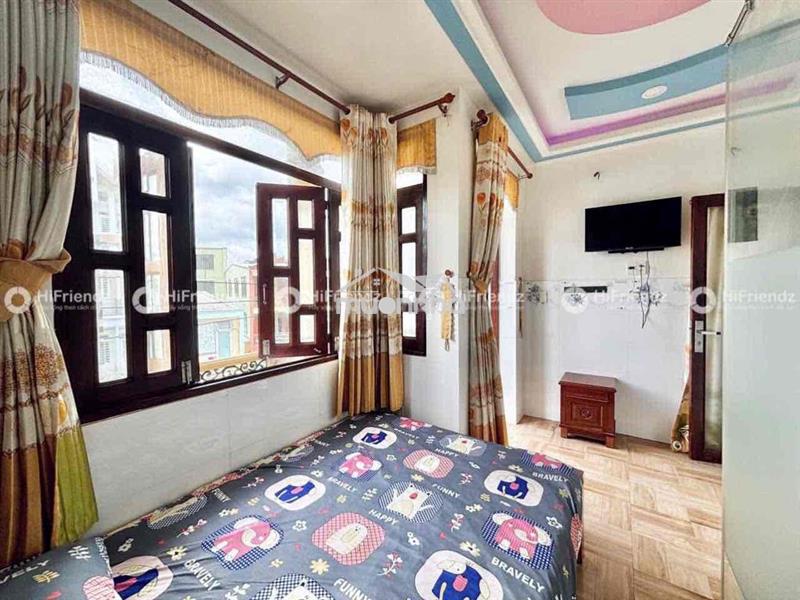 Phòng trọ sinh viên giá rẻ ban công  thang máy kế bên aeon mall huit