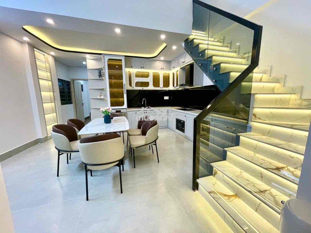 Nhà gần chợ 80m2 chiều ngang 6m gồm 3 phòng ngủ - 4