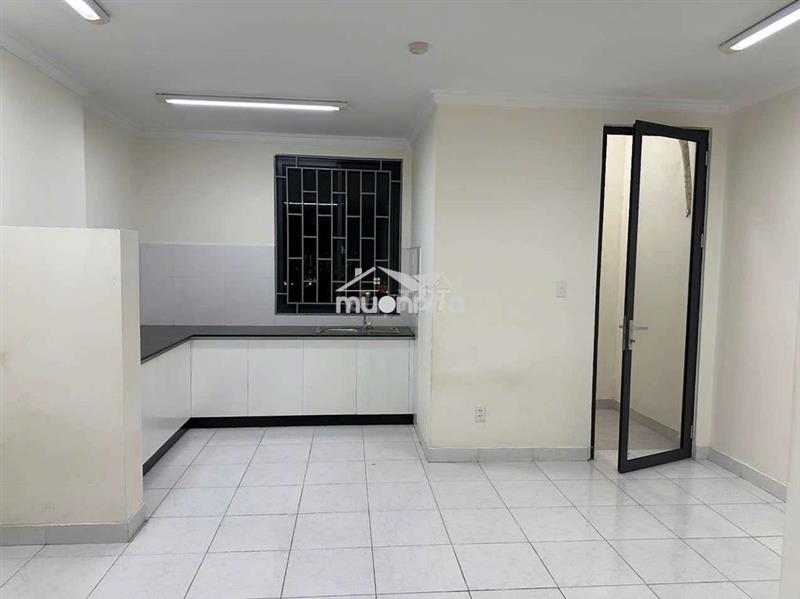 Cho thuê chung cư 12 view lầu 11, dt 62m2 có 1pn,1wc. nhà trống