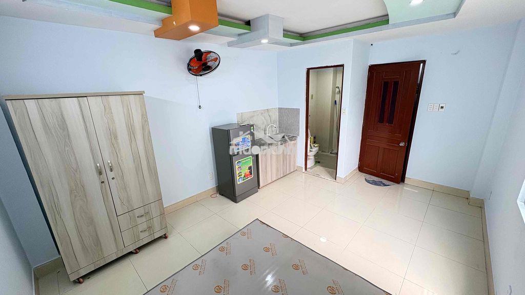 Chính chủ cho thuê studio cửa sổ lớn thang máy hầm xe full nt quận 1 - 3