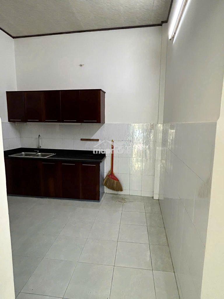 Cho thuê nhà hxh đường bình thới , q11 , 4 x 11m , 1 lầu , 10 triệu tl - 3