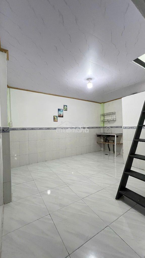 Chính chủ phòng mới  gác suốt cực rộng cao 2m không đụng đầu, giá 2tr7 - 3