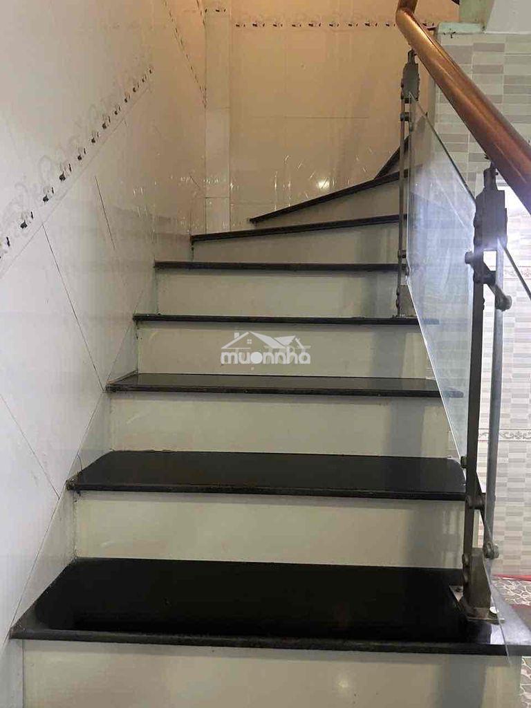 Nhà 2 lầu 4 phòng ngủ có gara xe hơi p.long trường - 2
