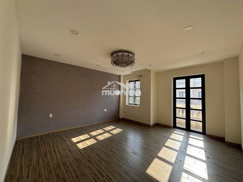Nguyên sàn lầu 1 có thang máy máy lạnh giá 12tr