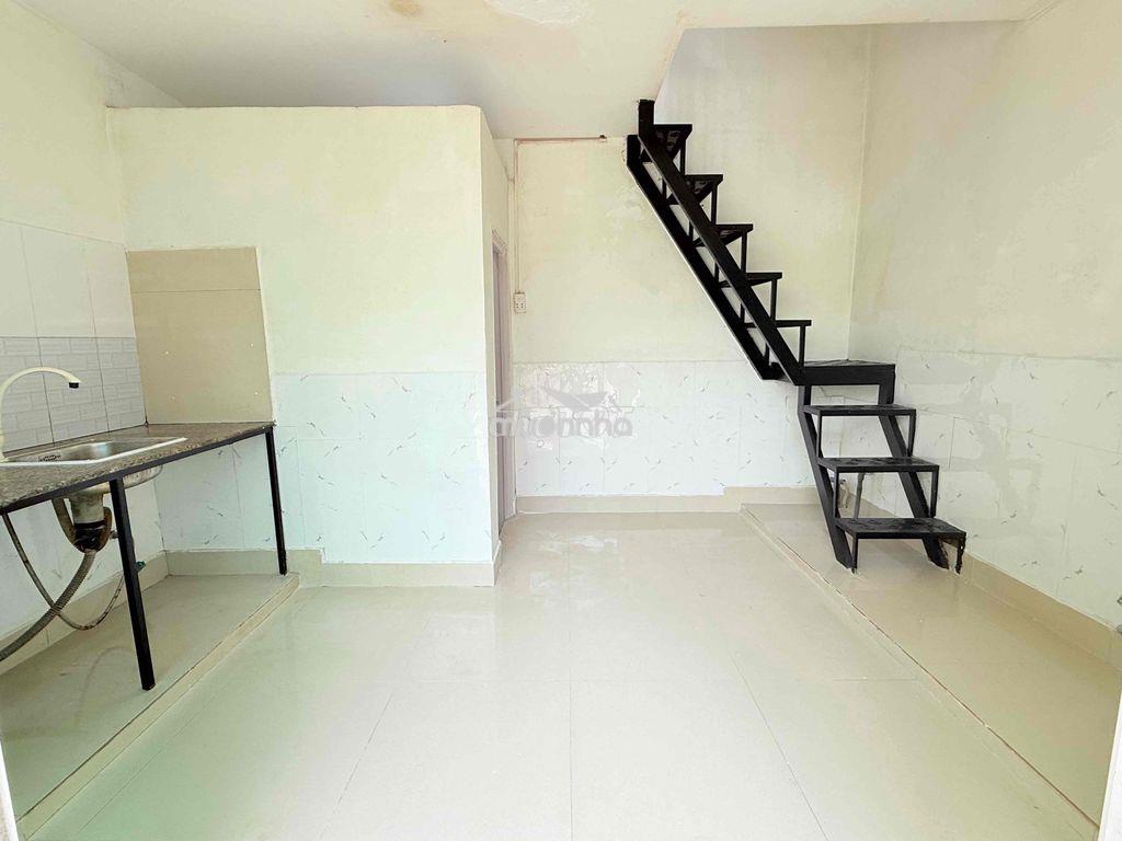 Phòng mặt tiền vừa ở vừa kinh doanh lanđại học phước kiển cách tdt 3km - 4