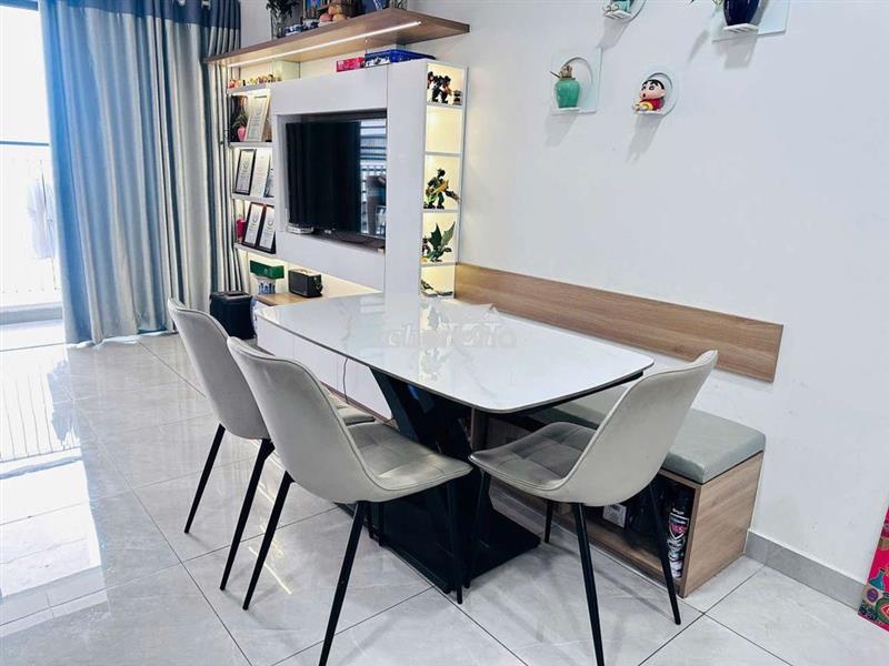 Cần tiền bán gấp 2 phòng ngủ legacy tặng full nội thất đẹp 1.97 tỷ