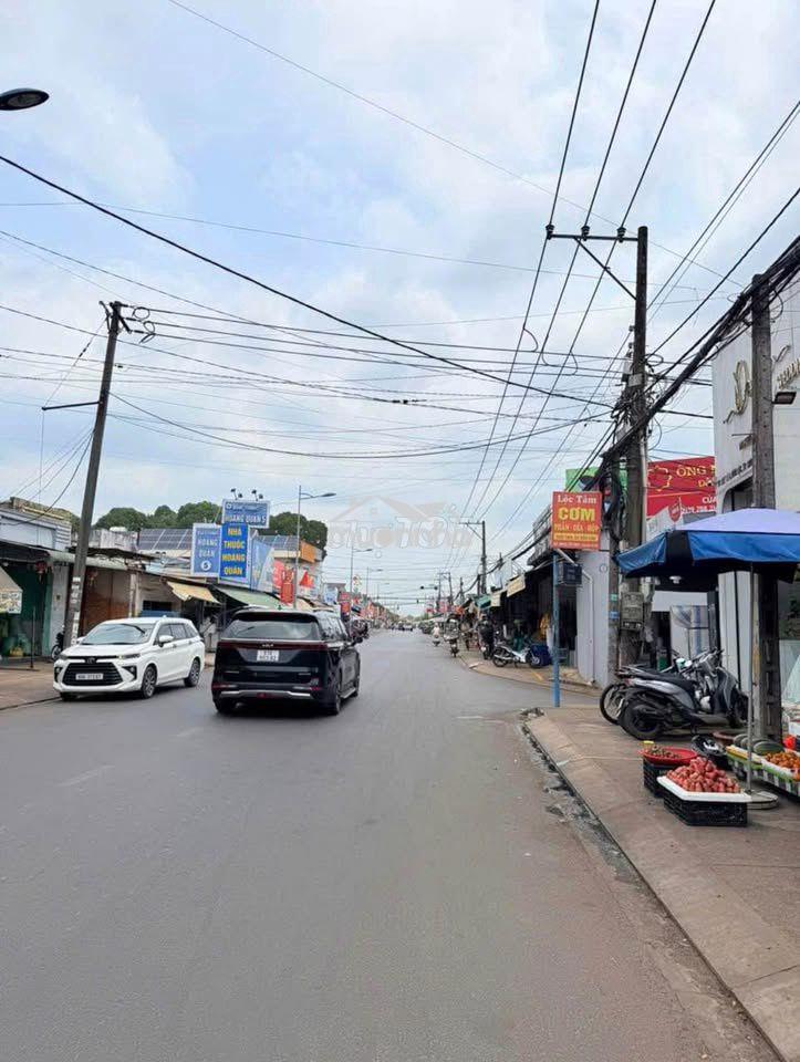 Kẹt tiền cắn răng bán lô đất vàng ngay trung tâm hành chính dầu giây