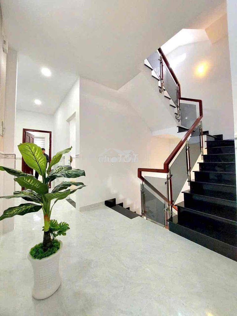 Cho thuê nhà 5x20m.xây 3 lầu mới keng hẻm 7m thông lê thị riêng.q12 - 2
