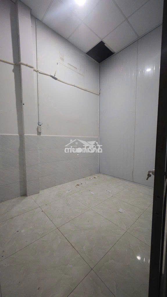 Nhà cấp 4 mới dt 4 x24m hẻm đht 11  giá 7tr/tháng