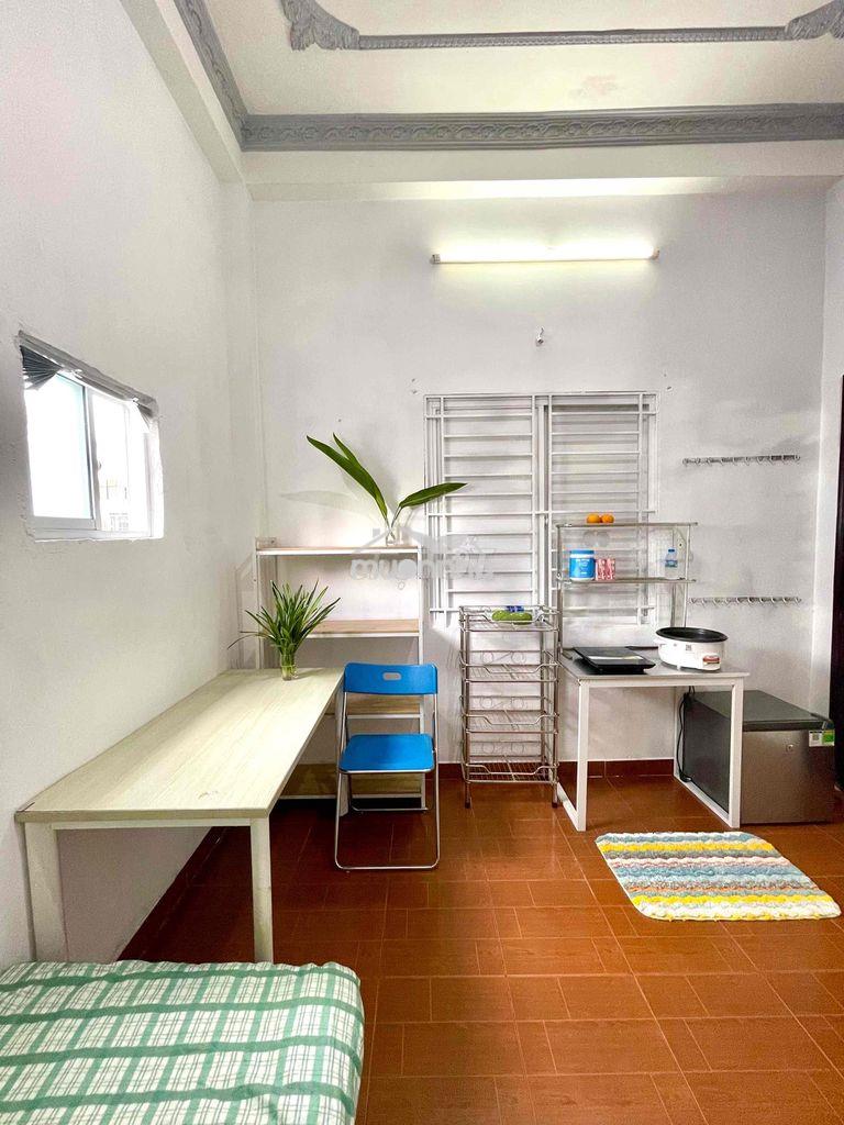Phòng full nội thất, cửa sổ, wc - 3