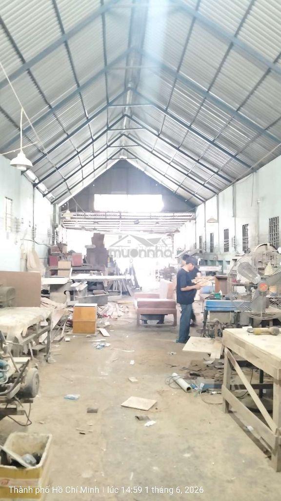 Cho thuê kho mặt tiền dt 743 dĩ an 300 m