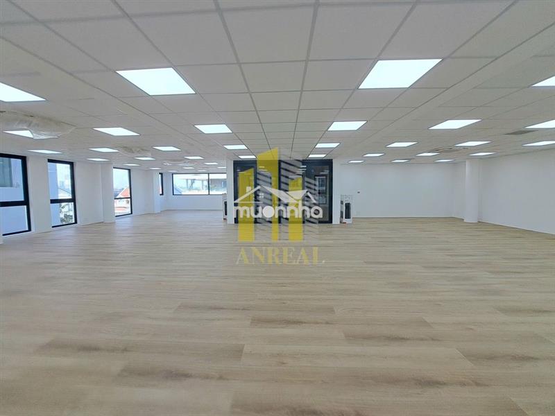 Cho thuê văn phòng thảo điền 300m2 lầu 2 - giá 80 triệu . sàn trống .