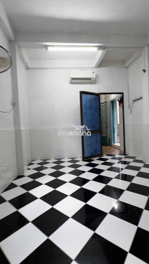 Chính chủ cho thuê phòng mt lò siêu số 92 giá 4,5tr ful nt ạ lh em nha