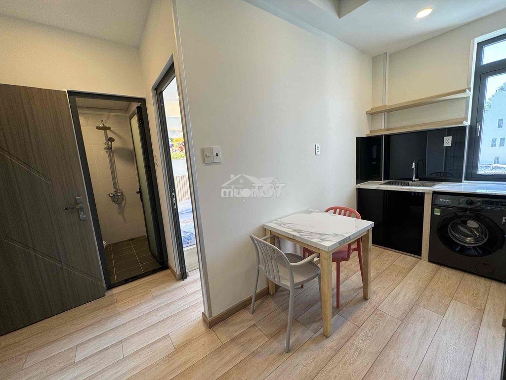 Cho thuê chdv 2 phòng ngủ có thang máy rộng 60m2 nội thất cao cấp - 4