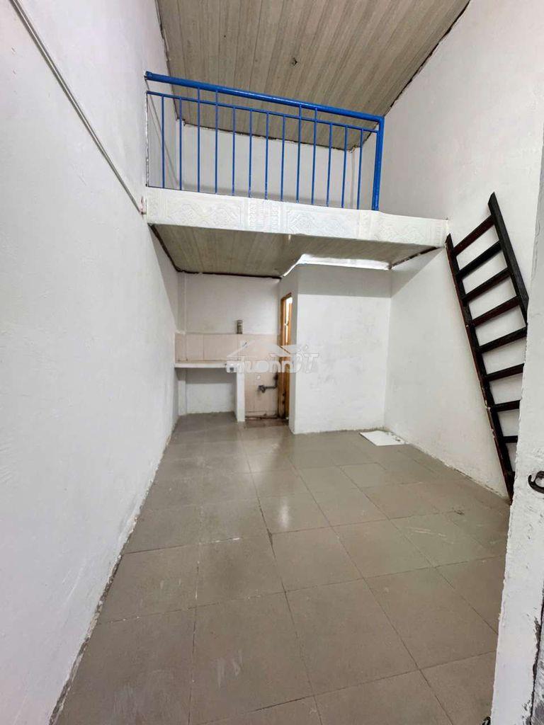 Phòng gác lửng vô ở liền 