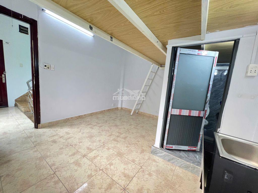Phòng gác cửa sổ ban công mới sẵn máy lạnh - 2
