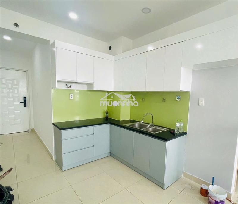 Gia đình về đà lạt ở bán căn 2pn có ban công phòng khách, vào ở ngay