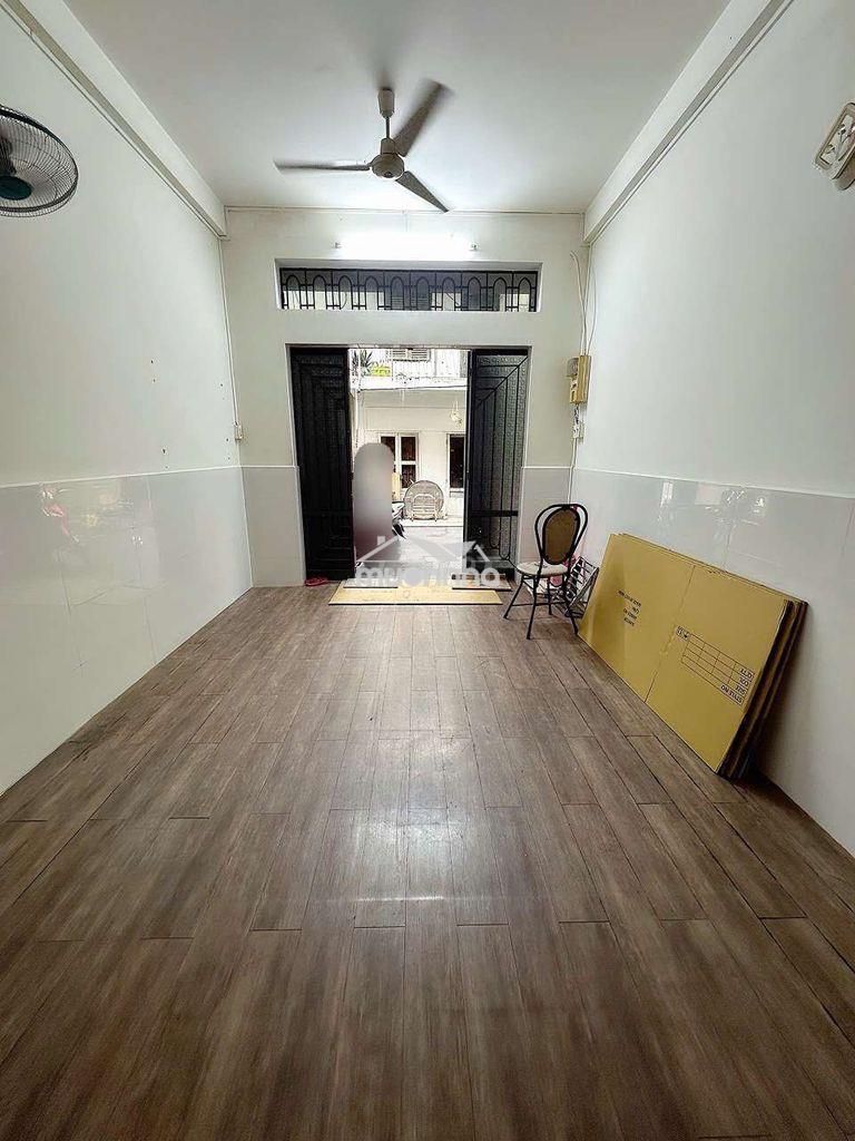 Cho thuê gấp 82/2a cmt8, qtb ngay ngã ba chấn hưng,giá 12 triệu/tháng - 2