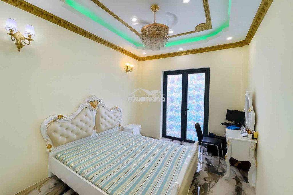 Bán nhà lê đại hành - cạnh 3 tháng 2 - 6pn ô tô đổ cửa sát mặt tiền . - 4