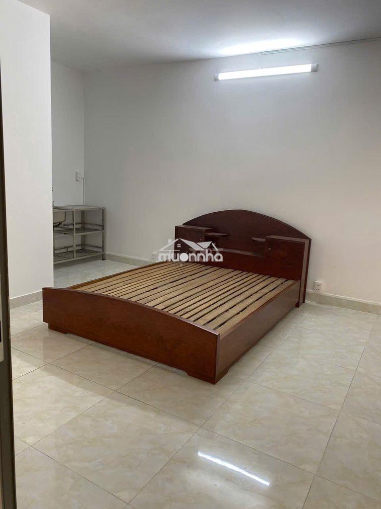 Cho thuê nhà nguyên căn tầng trệt, hẽm xe hơi – có sân đậu ô tô 7 chỗ - 3