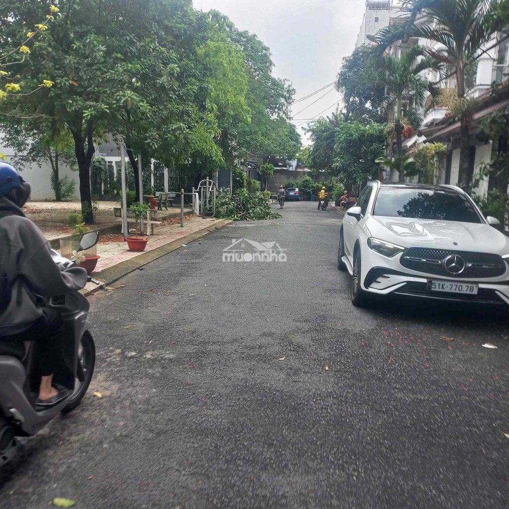 Nhà đúc 3,5 tấm phường đông hưng thuận q12 dt: 136m - 3