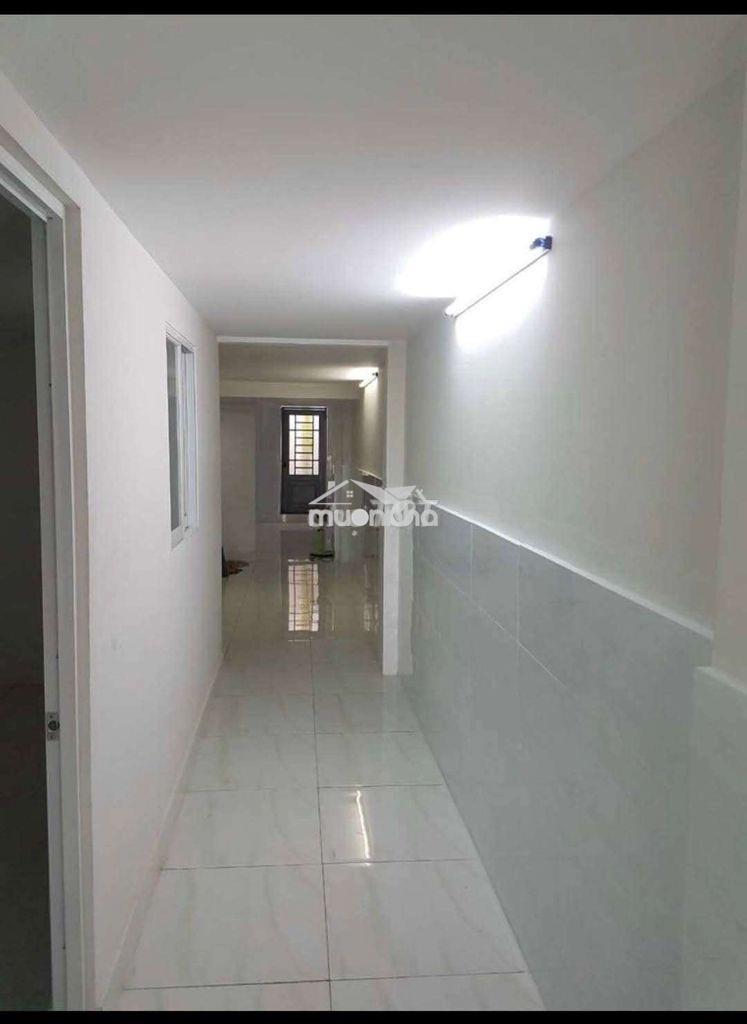 Cho thuê nhà 4 x 25m trệt lửng 2pn, 3vc có sân rộng nguyễn hữu tiến - 2