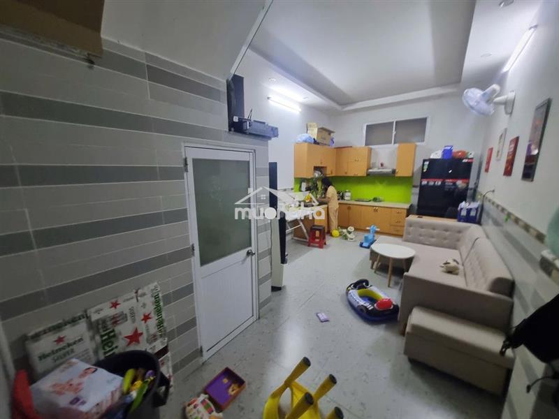 Phòng 25m2 có máy lạnh ngay tầng trệt