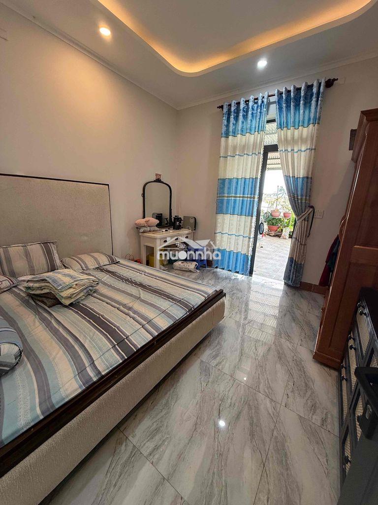 Nhà 2 lầu 1 trệt đẹp mới mua về ở luôn- đường thông 6m - 3