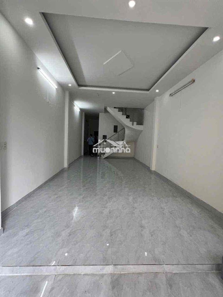 Nhà thuê đang sơn mới, hẻm xe tải thạch lam tân phú