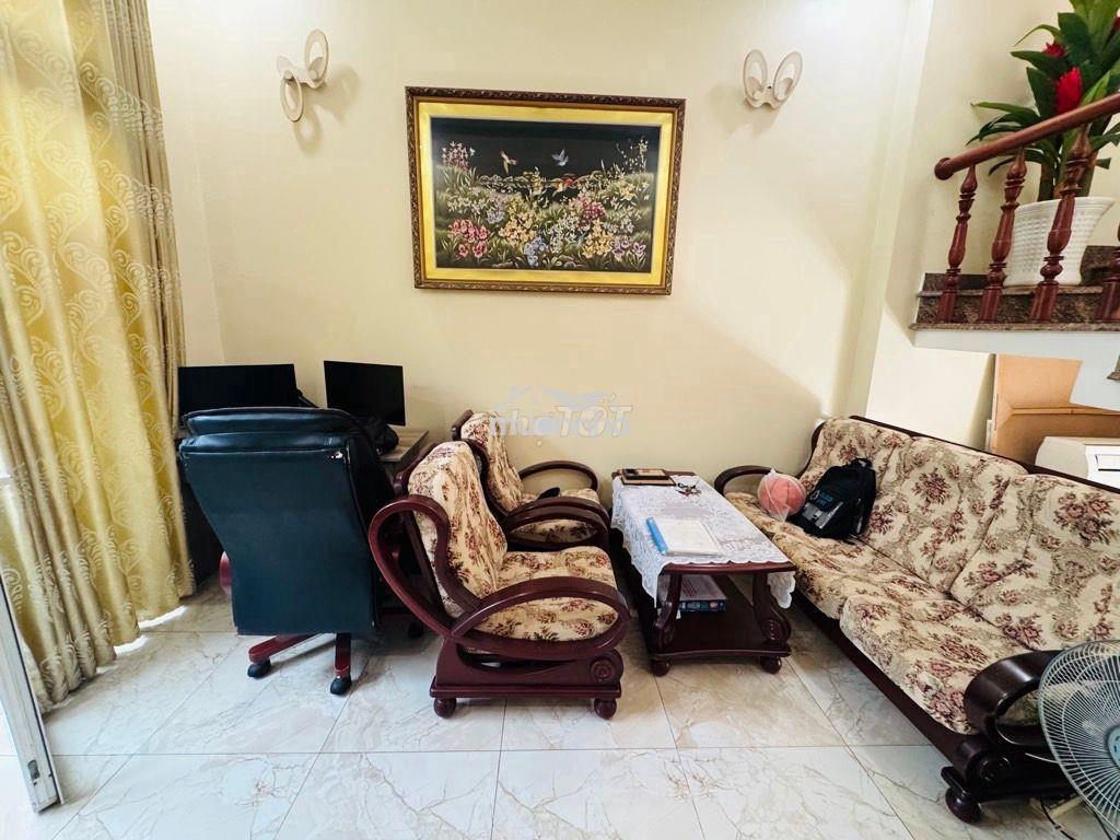 Sát mặt tiền- hẻm xe hơi phạm văn bạch- tân bình- dt 61m2- 3 tầng btct - 3