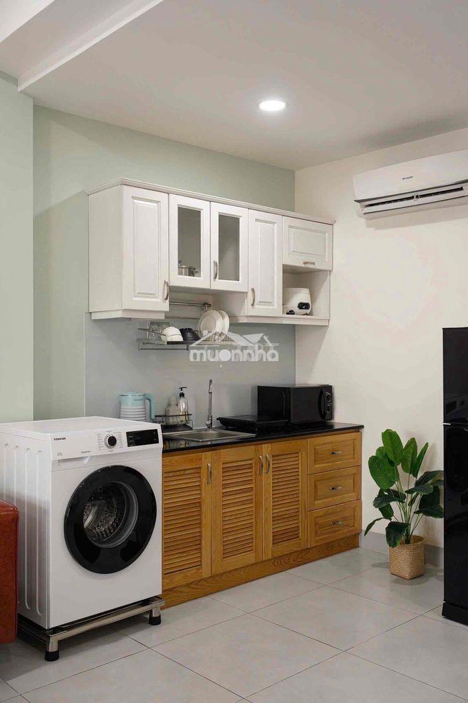 Căn hộ 1 phòng ngủ - bancol lớn - thang máy - ngay trung tâm quận 1 - 4