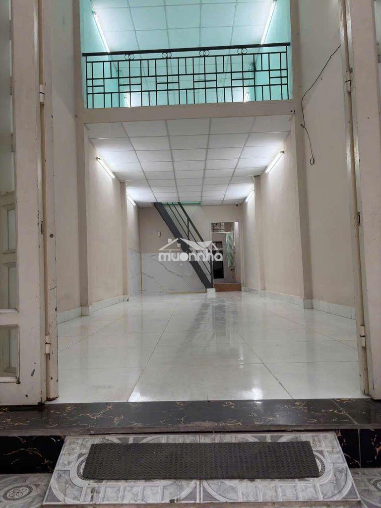Cho thuê nhà hẻm 4m thông gần cv đầm sen. 2pn, 1wc - 2