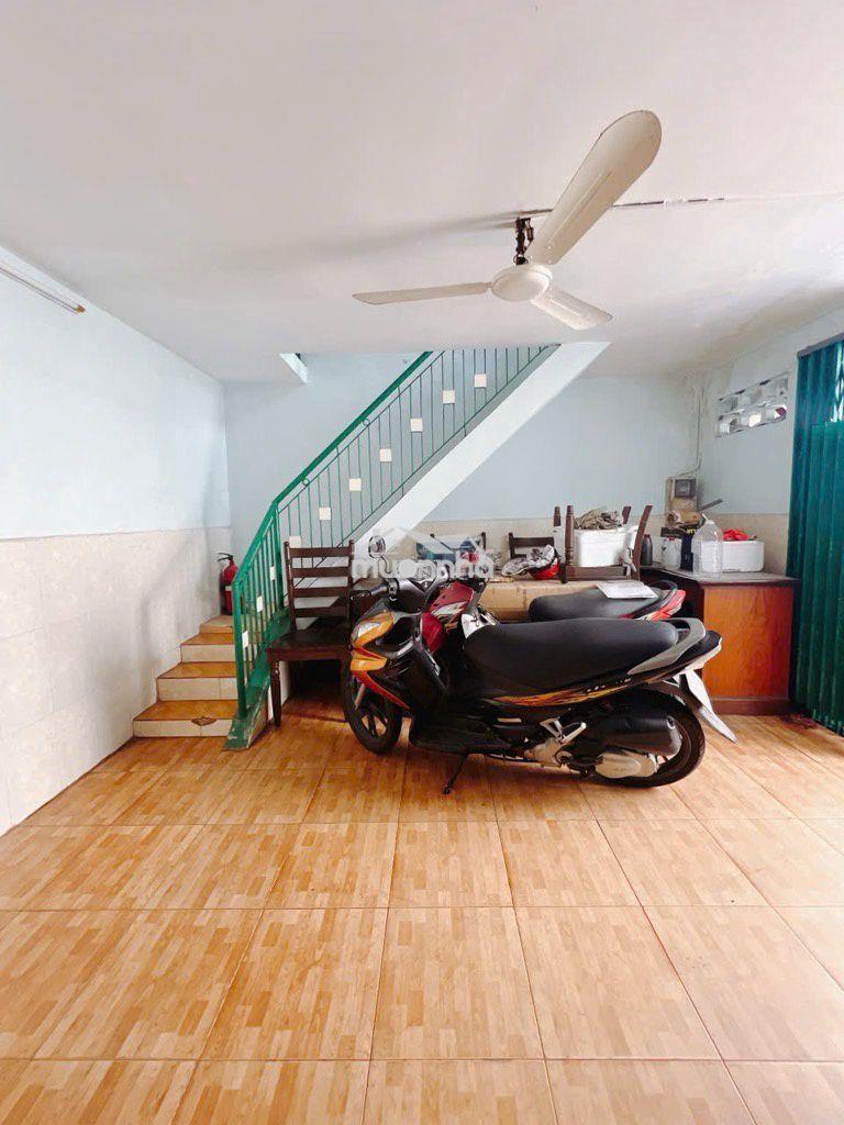 Hẻm 1 xẹt tôn đản q4- 68m2- ngang 7,5m- 2 tầng- ko qh - 2