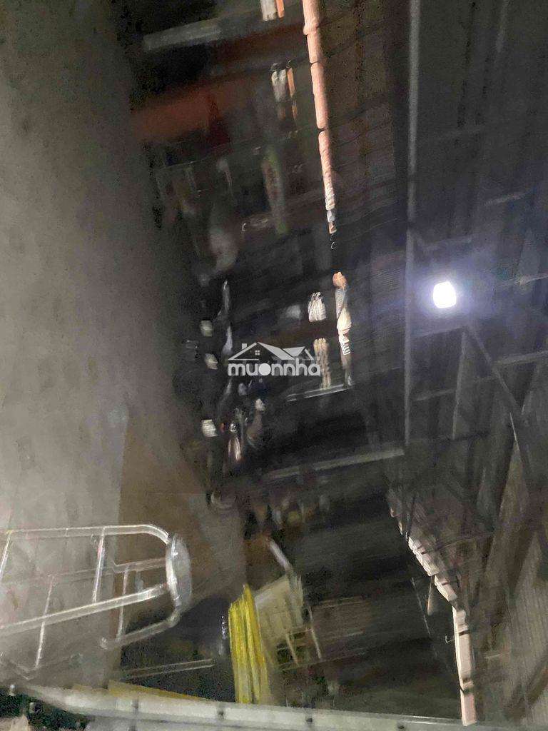 Kho chứa đồ hơn 400m2 kê bên lâm văn bền - 3