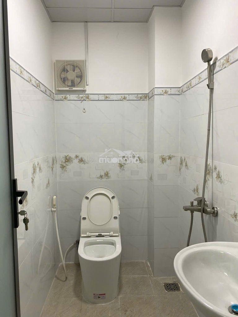 Cho thuê nhà nguyên căn tầng trệt, hẽm xe hơi – có sân đậu ô tô 7 chỗ - 4