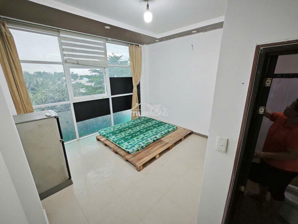 Phòng cho thuê tạ quang bửu có cửa sổ ban công kính giá 4tr - 2