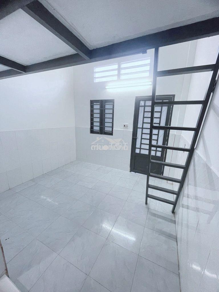 Phòng có gác rộng rãi, gần khu cnc, ngã 4 thủ đức, đình phong phú - 3