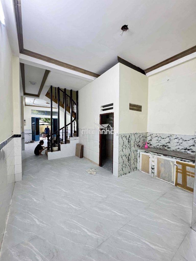 Nhà ở hoặc văn phòng, công ty . 1 trệt - 2 lầu. ngang 4,5m - dài 15m - 3