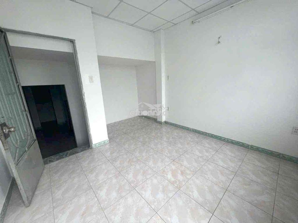 Nhà chi thuê nguyên căn 4 x 12m ( 1 trệt 2lầu ) 1 xẹt nguyễn oanh - 3