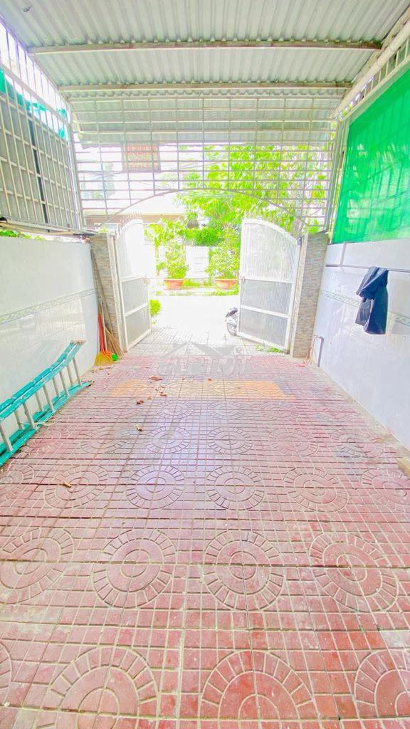 Cho thuê nhà 3 phòng ngủ có sân rộng khu cic8 tiện văn phòng 7 triệu