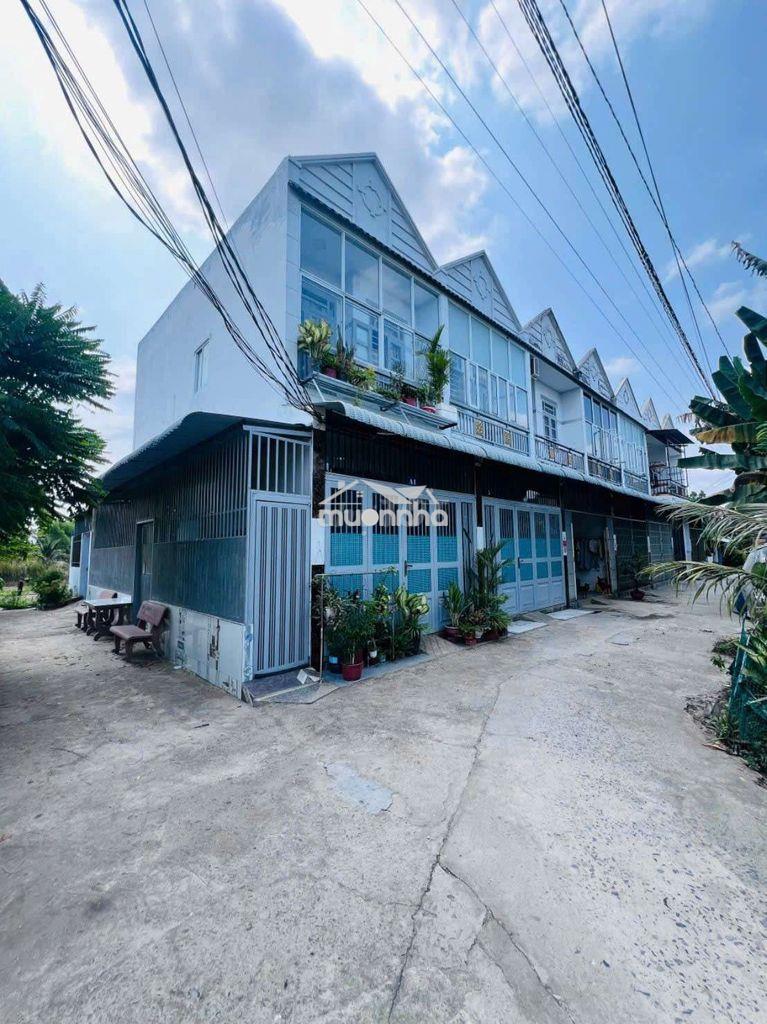 Nhà 1 trệt 1 lầu gần cầu lớn hóc môn 2km giá chỉ 720 triệu, bao st