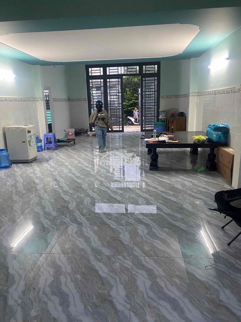 Cho thuê nhà 1/ thới hoà có 2p ngủ sẵn máy lạnh sân đậu xe sân vườn