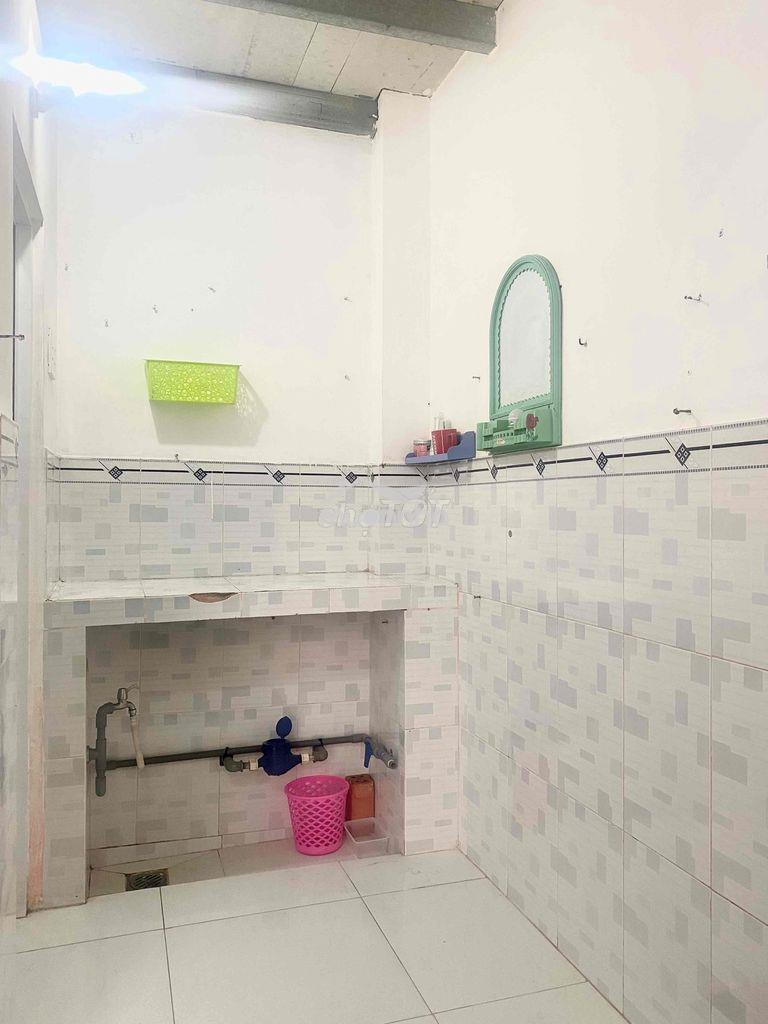 Phòng thoáng mát, có gác, balcon gió trời gần bx quận 8. ub bình hưng - 2