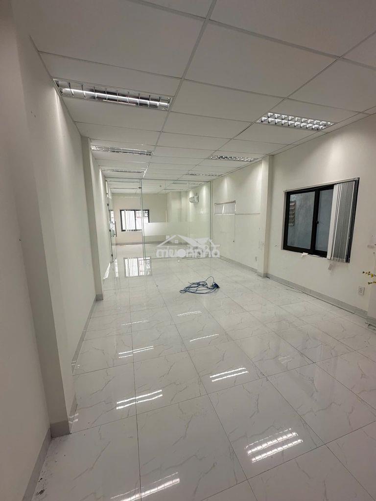 Văn phòng 65m2 giá hạt dẻ, trung tâm hải châu, có sẵn điều hòa