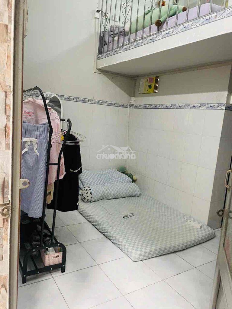 Nữ share phòng - 2